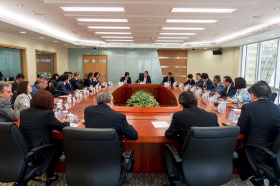 Macau Secretary for Economy and Finance meets gaming operators