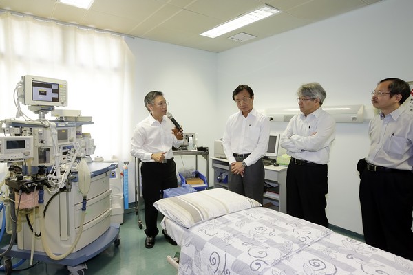 Alexis Tam unsure of Coloane hospital opening