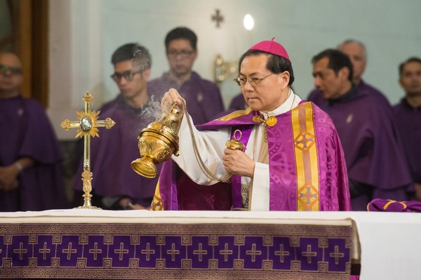 Bishop Lai awarded the Macau Silver Lotus medal