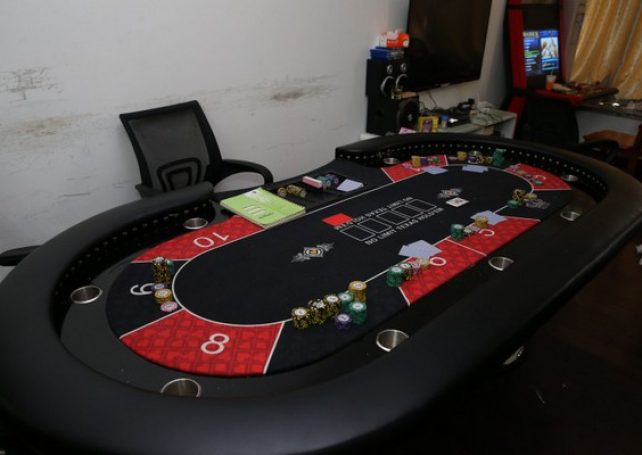 Police bust illegal casino, nab 15 in Areia Preta, Macau