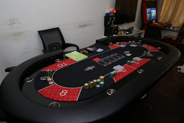 Police bust illegal casino, nab 15 in Areia Preta, Macau