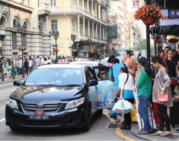 Police bust 21 drivers in Macau for illegal passenger services