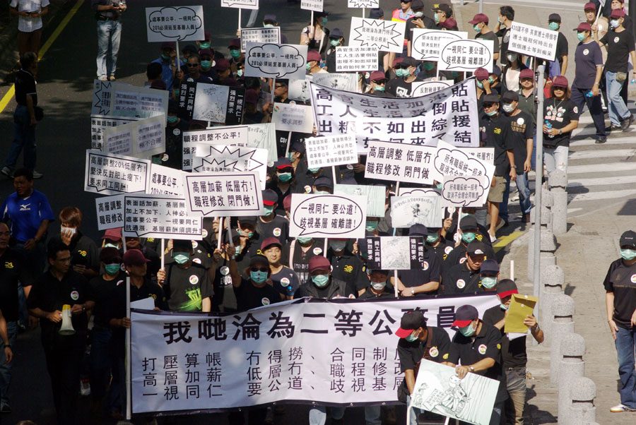 Around 500 civil servants protest against Macau government