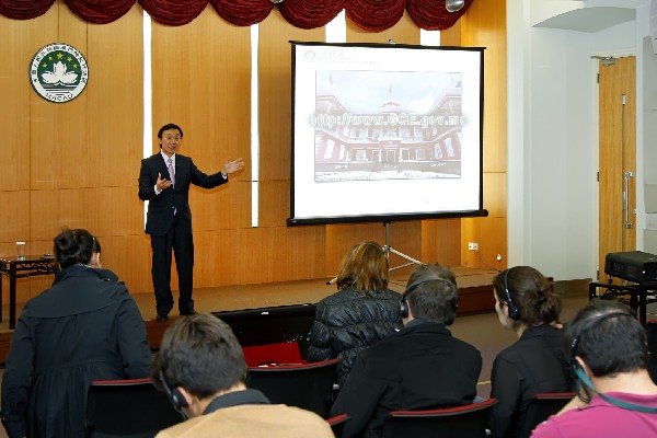 Chief Executive of Macau promotes communication with public through internet