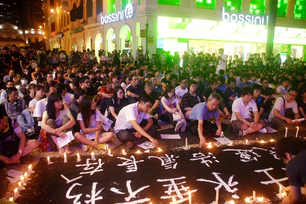 Over 700 join vigil to mark Tiananmen incident