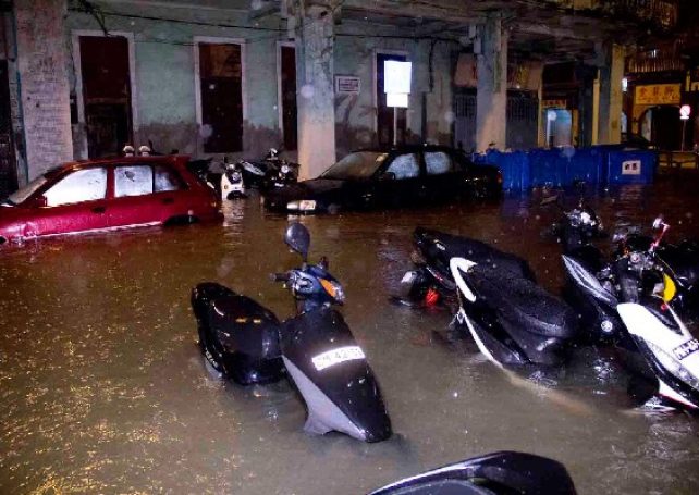 Macau hoists No. 9 typhoon for the first time since 1999