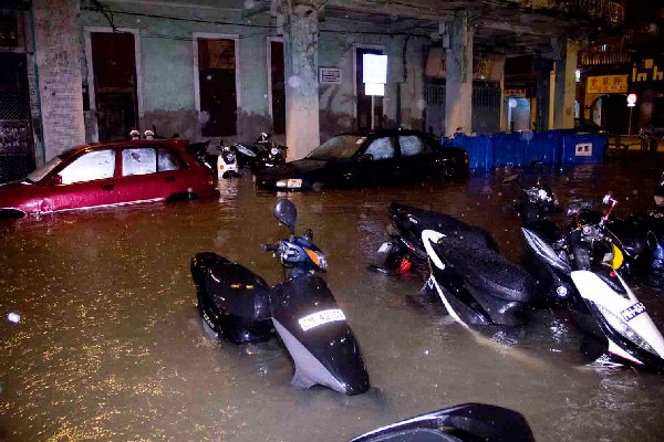 Macau hoists No. 9 typhoon for the first time since 1999