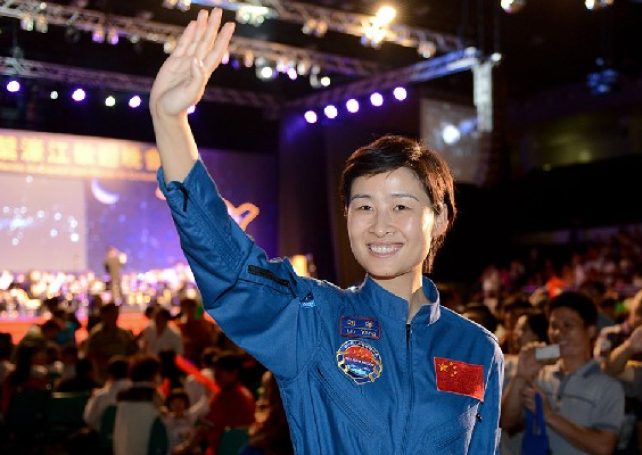 Taikonauts tell children to study hard to live their dream