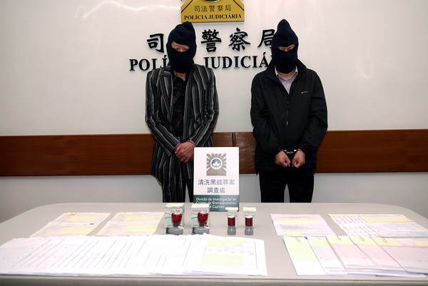 Police arrest 2 local men for ripping off HK banks