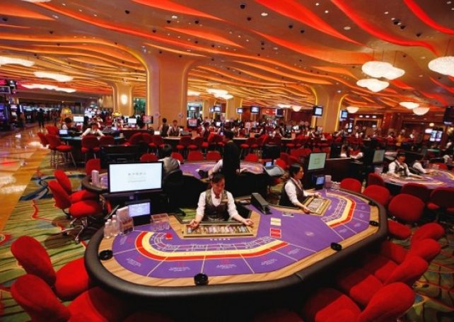 Top trade union wants govt to ban non-local croupiers by law