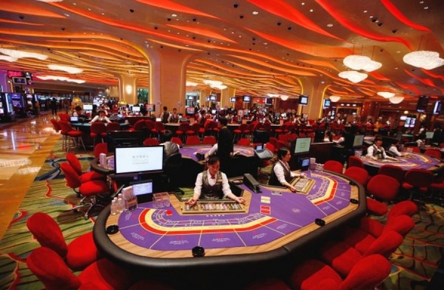 Top trade union wants govt to ban non-local croupiers by law