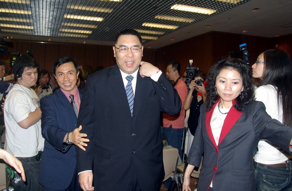 Chui announces bid for for re-election