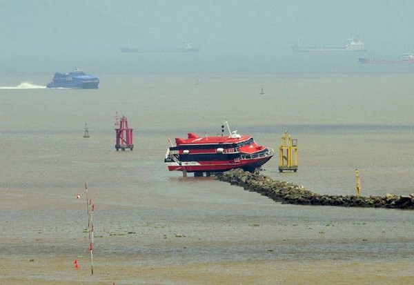Seventy injured as jetfoil crashes off Macau’s Outer Harbor