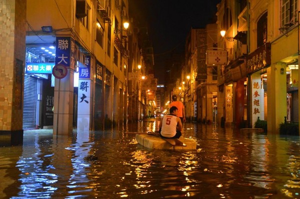 Cabbies rip off passengers during typhoon again