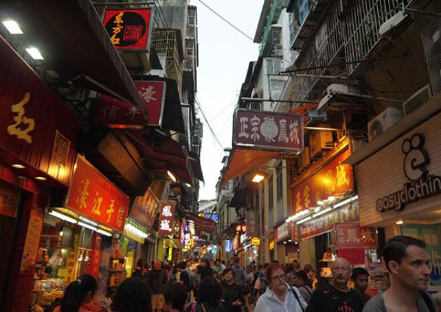 Police readies crowd control during Golden Week