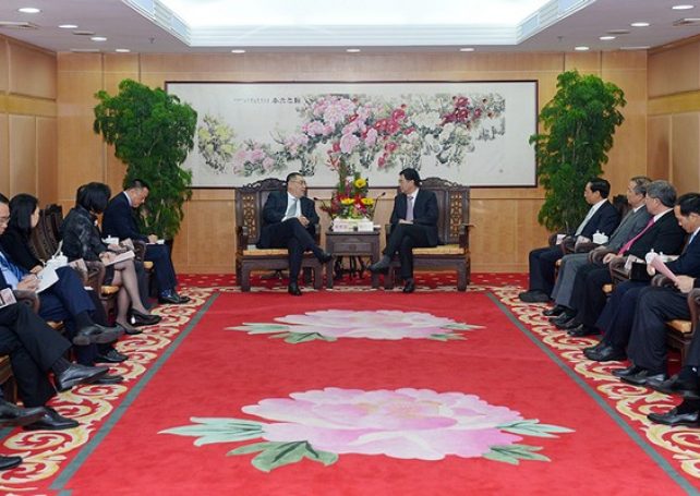 Macau Chief Executive calls for cooperation with Zhongshan, Guangdong