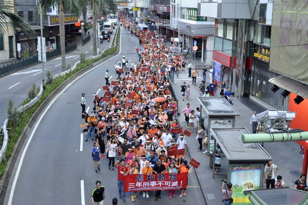 Macau animal lovers march for animal rights (Politics)