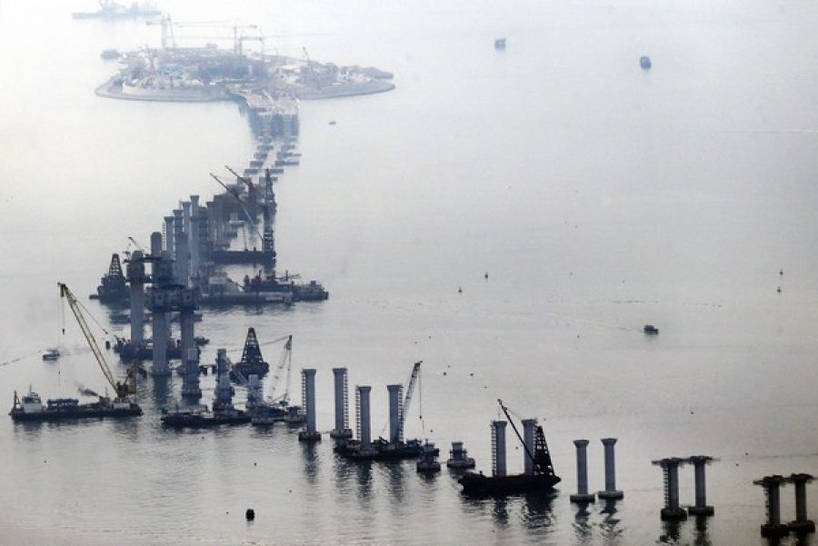 Contractors say deadline for Hong Kong-Zhuhai-Macau bridge is unconvincing