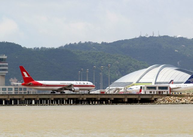 Number of Passengers at the airport in Macau falls 16.6 percent in 2009