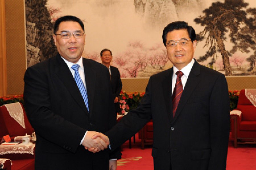 Fernando Chui Sai On sworn in as the new Macau Chief Executive