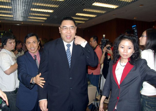 Macau high-ranking official declares bid for Chief Executive post