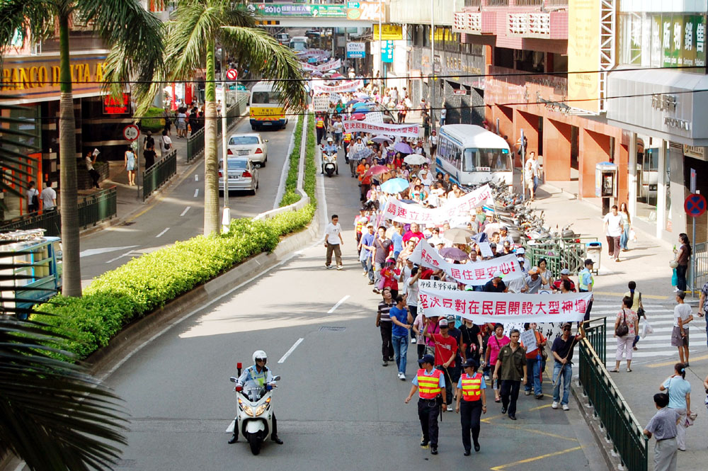 Hundreds protest in Macau against columbaria in residential buildings