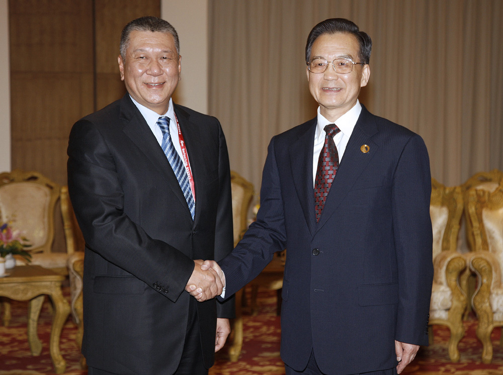 Wen Jiabao praises measures taken by Macau, though notes global financial crisis will continue