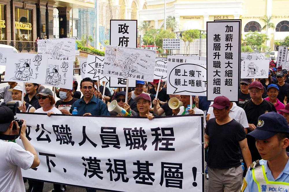 Several hundred Macau civil servants stage pay protest