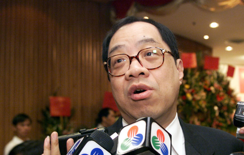 Macau Secretary  says barring Hong Kong photographer in line with the law