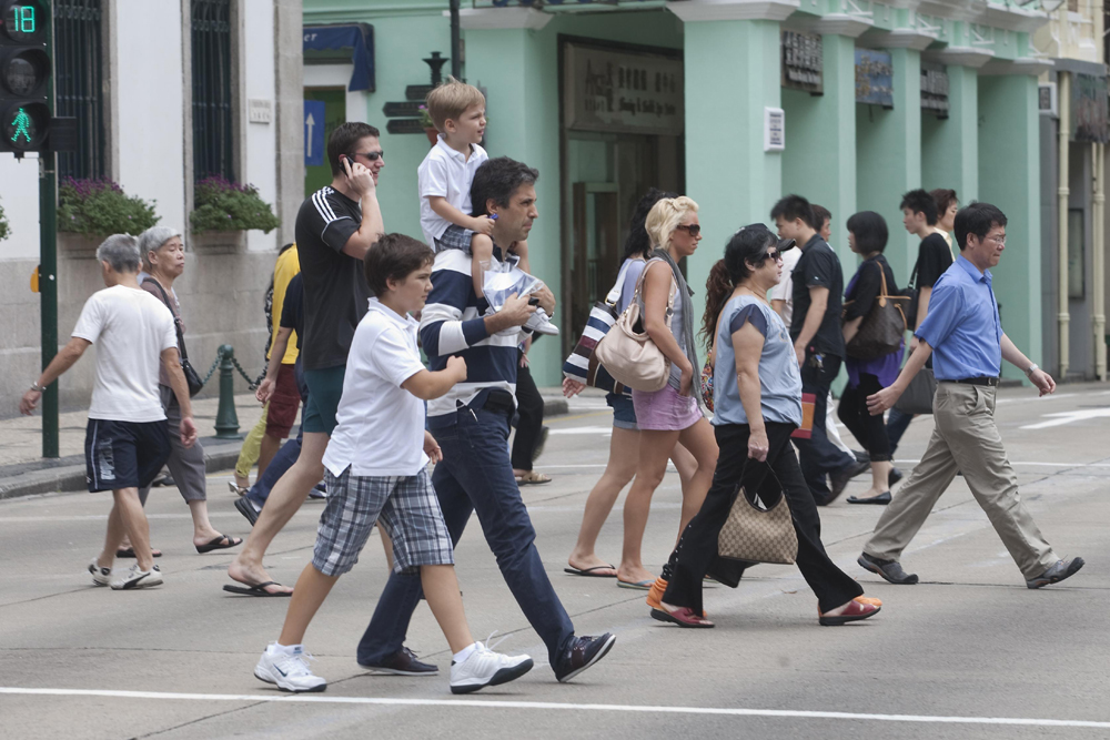 Macau’s visitors down 11 percent to 10,4 million in first half of 2009