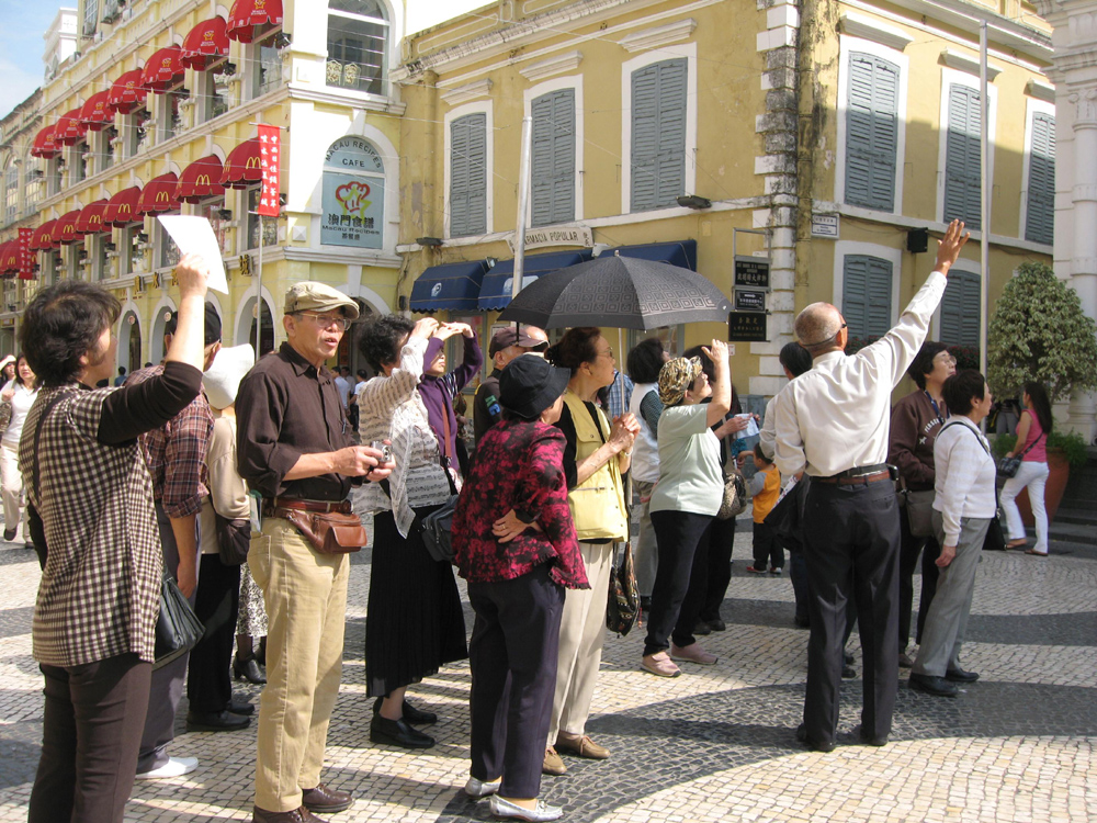 Visitors to Macau drop 5 pct to 21.7 million last year