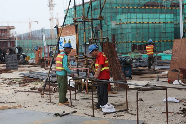 Imported workers make up nearly 40 pct of workforce