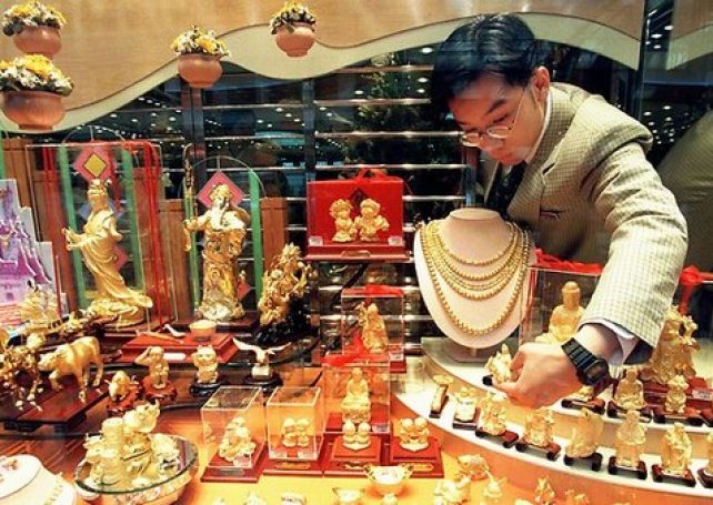 Gold jewellery imports drop 29 pct in August