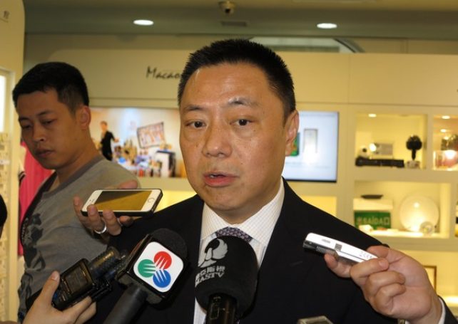 Macau government to introduce minimum wage by 2018