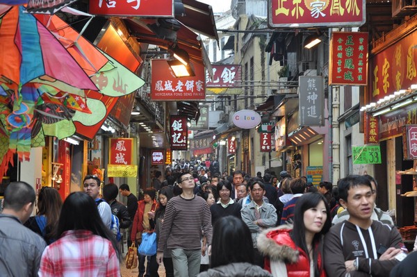 Macau visitors drop 3.6 percent in Q1, down 13 percent in March