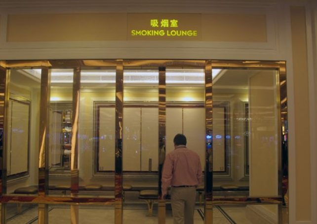 Macau casinos want 73 more smoking lounges