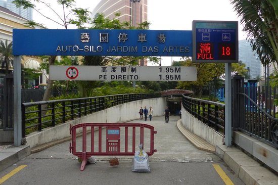 Graft busters slam transport officials over public car parks in Macau