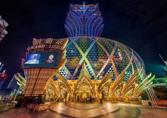 Macau casinos with gross revenue of US$2.834 billion in August