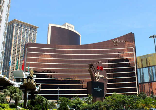 Casino staff petition govt over Wynn ‘tolerating’ illegal smoking