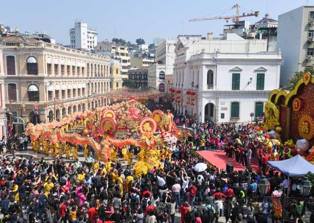 CNY visitors rise 6.5 pct to almost one million