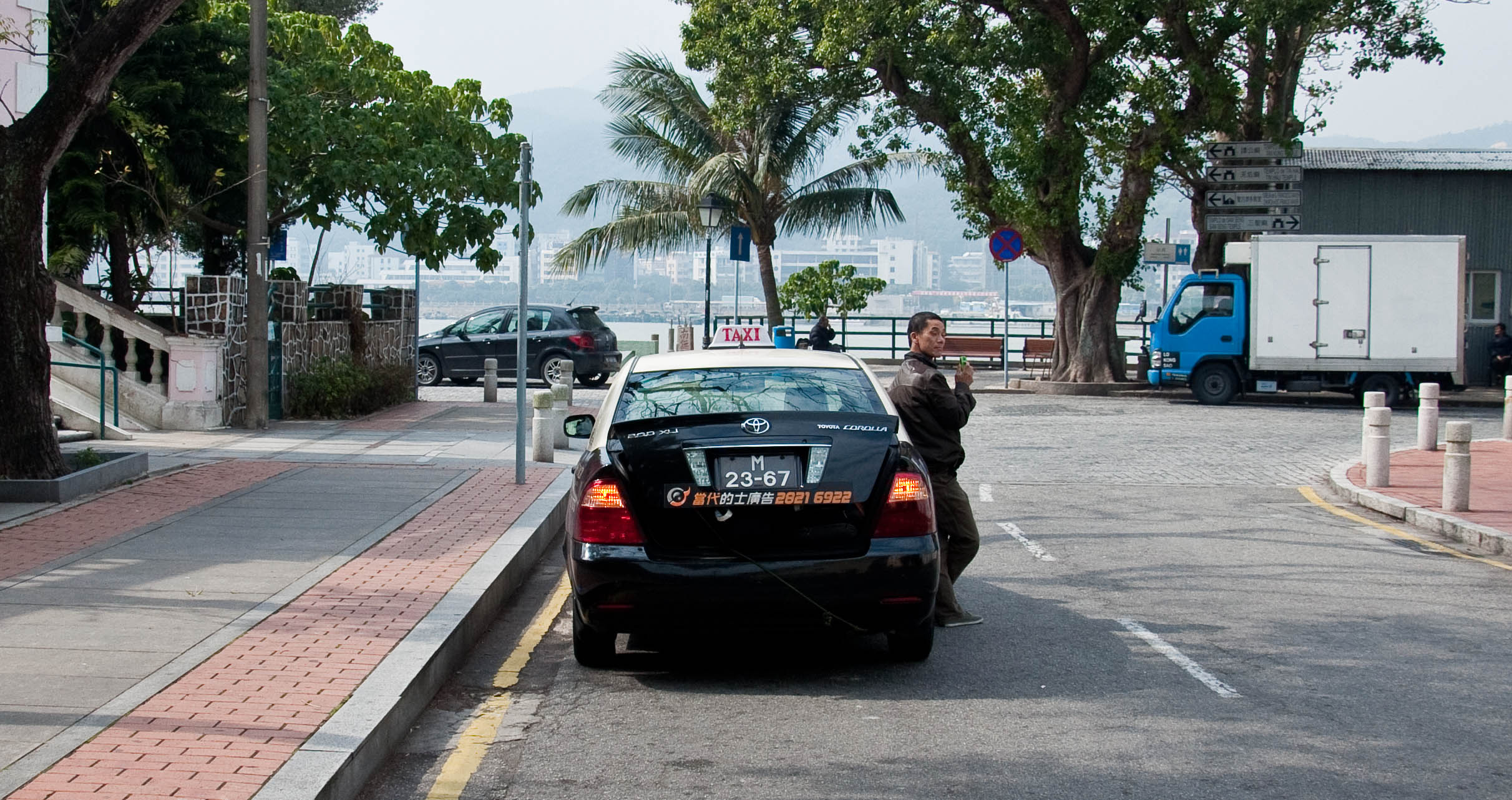 Government proposes cancelling taxi-driving licences after four violations