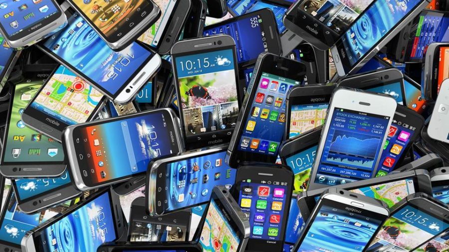 HK woman tells son to smuggle mobile phones to Zhuhai from Macau: report