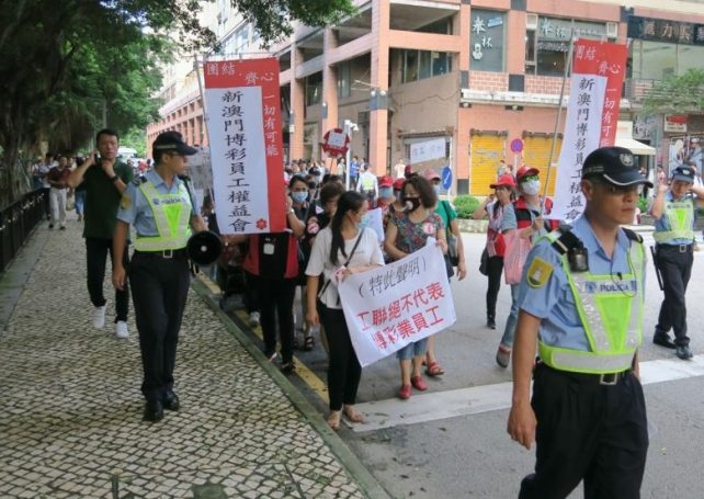 Dealers protest for stricter casino anti-smoking enforcement