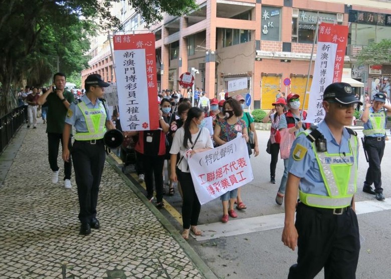 Dealers protest for stricter casino anti-smoking enforcement