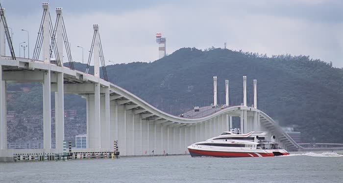 Female scooter rider dies after crashing with taxi on Friendship Bridge