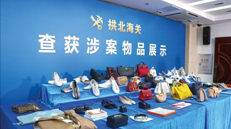Gongbei Customs busts luxury goods smuggling gang