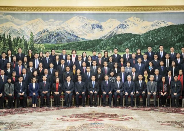 Vice Premier Han meets, praises 3 groups from Macau