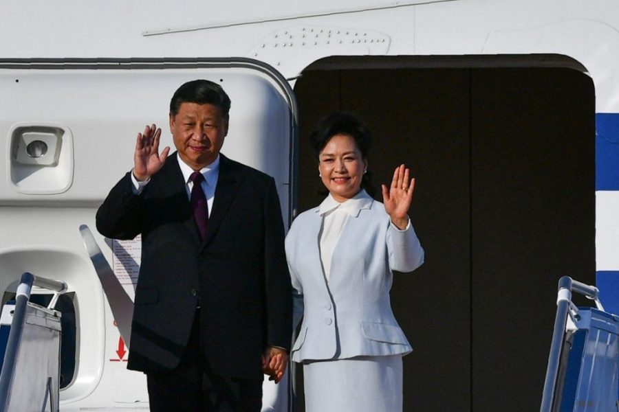 President Xi arrives in Macau and met outgoing Chief Executive Chui Sai On
