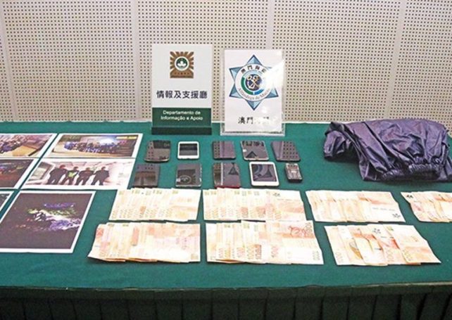 Macau-Zhuhai police, customs bust people- smuggling speedboat gang