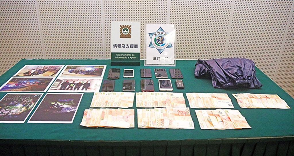 Macau-Zhuhai police, customs bust people- smuggling speedboat gang